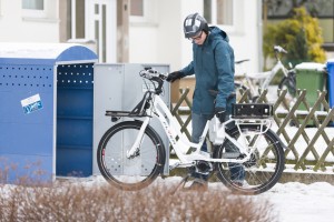 Gerade für hochwertige (Elektro-) Räder, die im Ganzjahreseinsatz sind, empfiehlt sich eine Parkbox. Witterungseinflüsse und Fahrraddiebe haben so keine Chance. Foto: www.pd-f.de / Kay Tkatzik