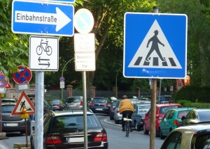 Auch Radfahrer haben Verkehrsregeln zu befolgen. Foto: AvD.