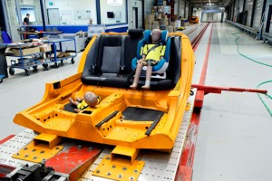 Im Crashtest zeigen sich verheerende Folgen, wenn Sitz oder Kind nicht richtig gesichert sind. Foto: Ralph Wagner.